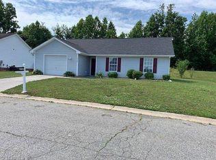 2725 Chestnut Heights Rd, Winston Salem, NC 27107