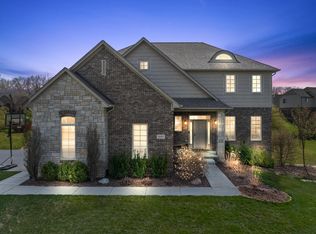 5695 Golf Pointe Dr, Clarkston, MI 48348