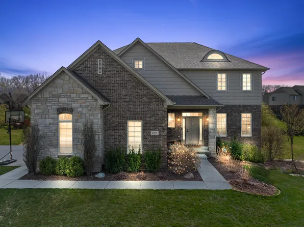 5695 Golf Pointe Dr, Clarkston, MI 48348
