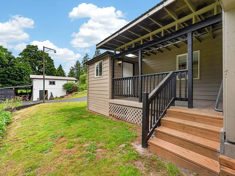 2401 NE Everett St — Photo 24