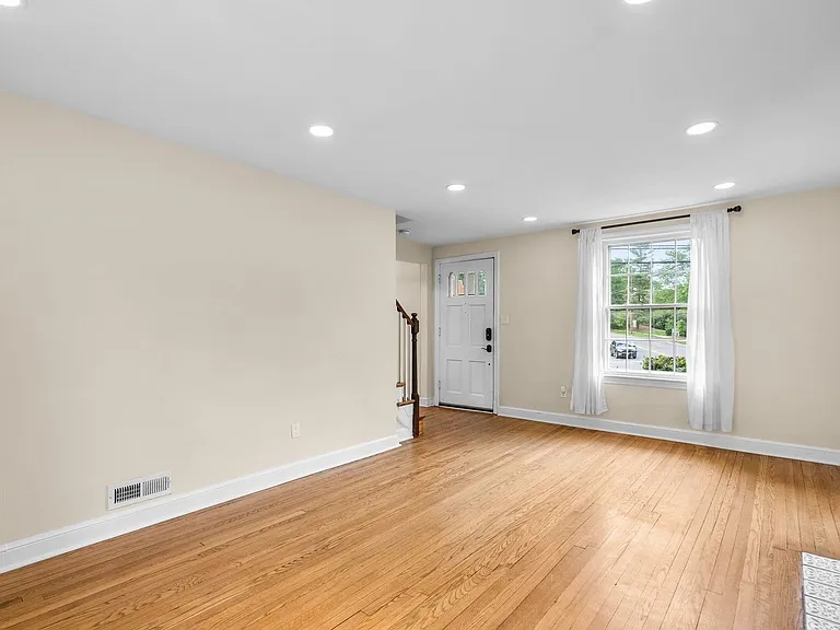 2200 Windham Ln — Photo 5