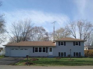 1519 Sparkhayes Dr, Sycamore, IL 60178