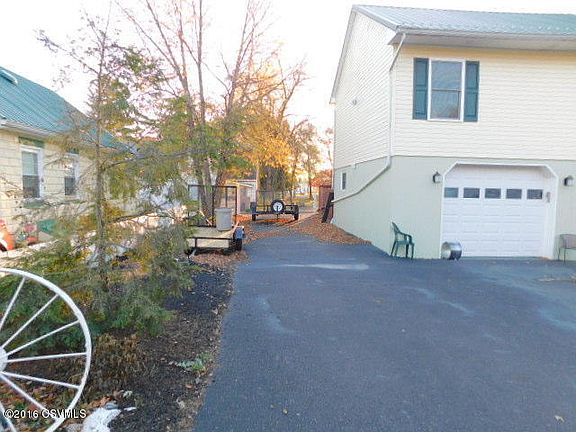 Parking for 5-6 cars