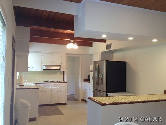 4th image of 827 NW 15th Ave