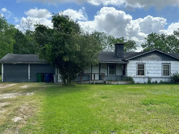 2221 S Front St, Angleton, TX 77515