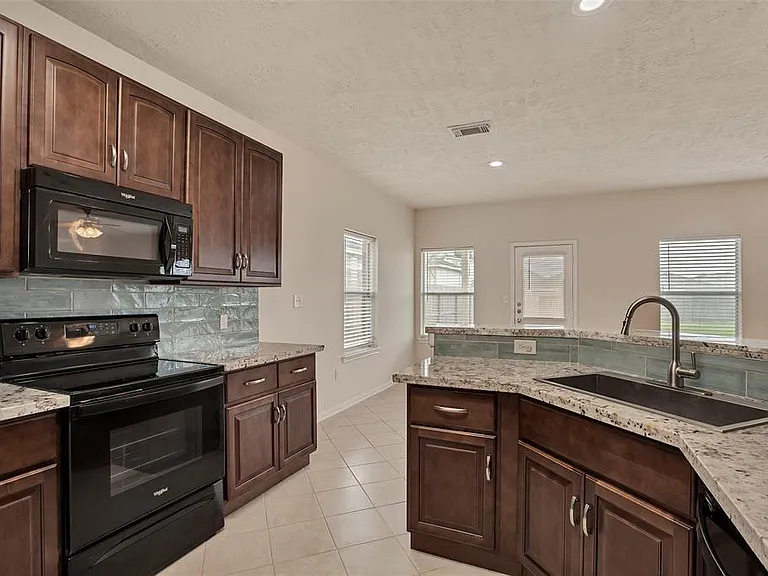 146 Horn Ct — Photo 9