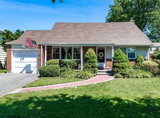 129 Meadow St, Garden City, NY 11530