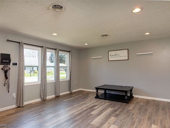 4th image of 1496 Hazel Ave