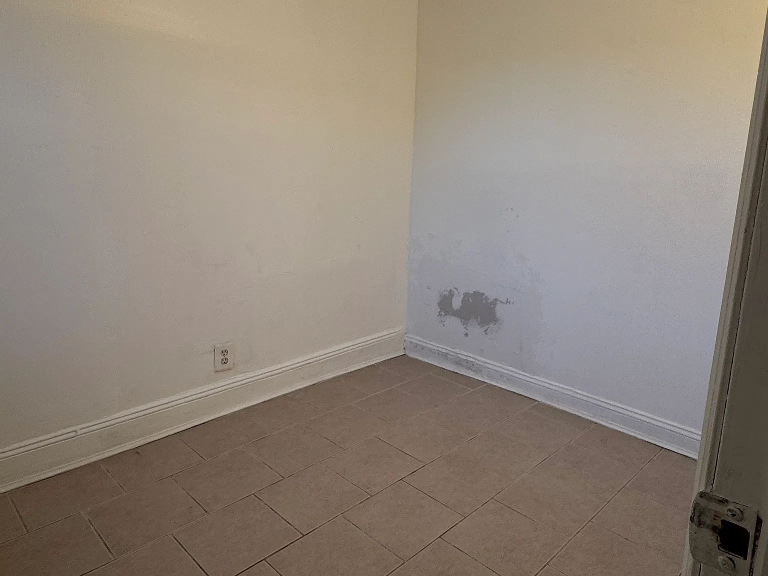2 bed, 750 sqft, $2,400 — Photo 4