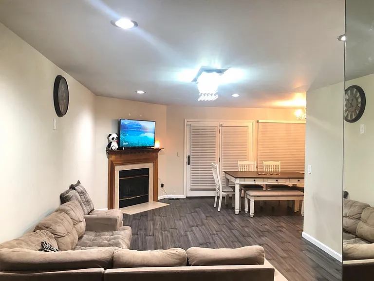 166 Surrey Ct #166 — Photo 36