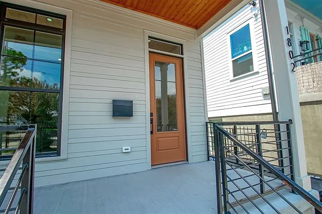 2 bed, 1.0 bath, 750 sqft, $1,850 — Photo 2