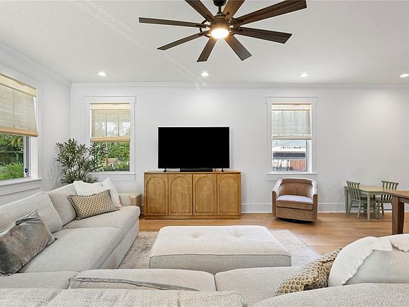 3rd image of 213 W Elm St