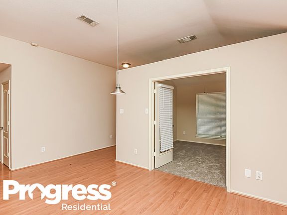 4th image of 729 Deloach Dr