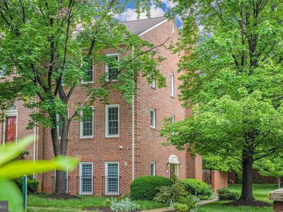 2 S Manchester St, Arlington, VA, 22204