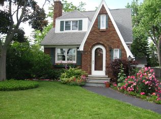 16 Highland Pkwy, Buffalo, NY 14223