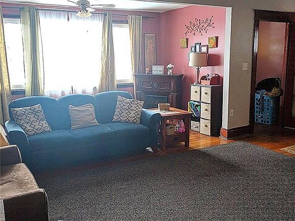 4th image of 140 Pomona Pl