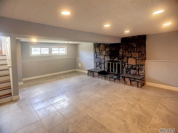 5th image of 6 Wayside Ln