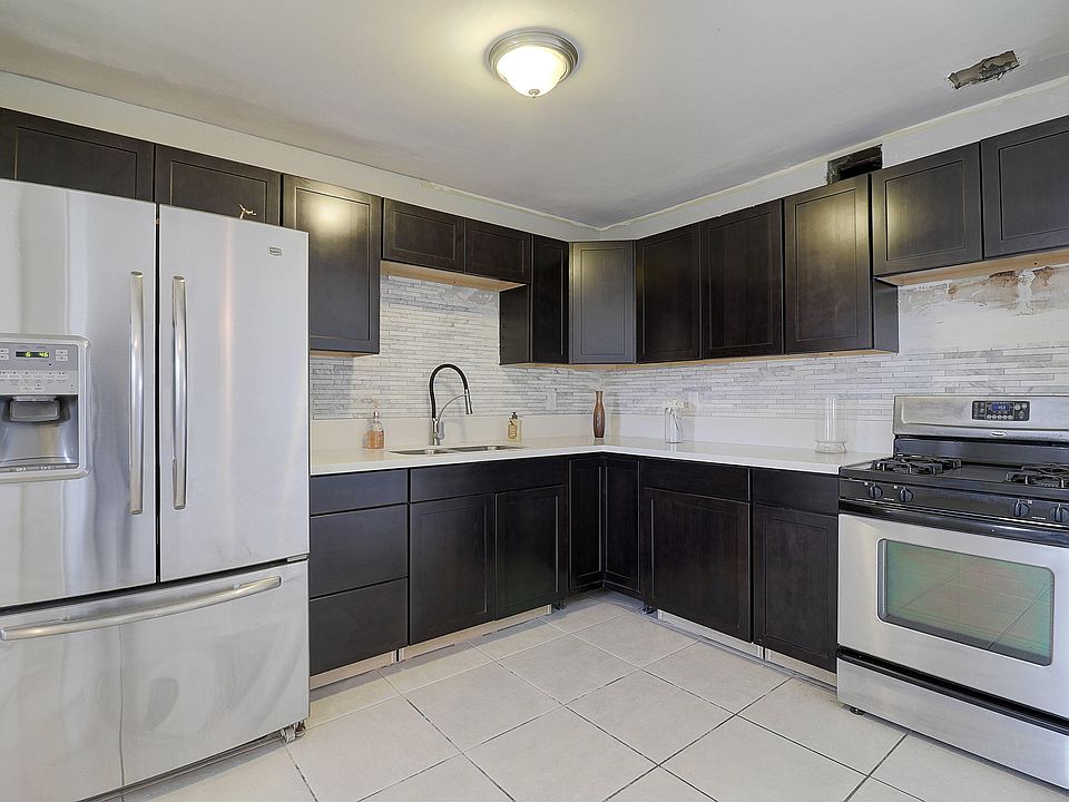 1st image of 2741 W Glenrosa Ave