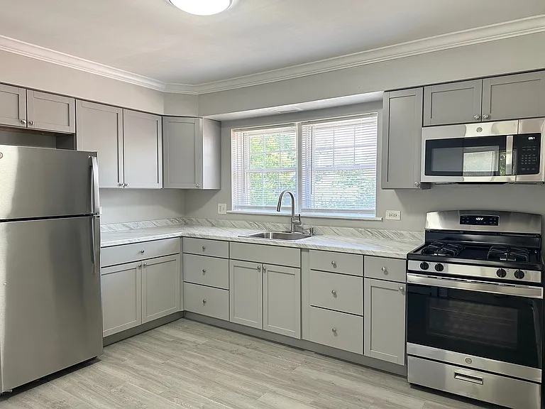 3400 Maple Ave #17 — Photo 2