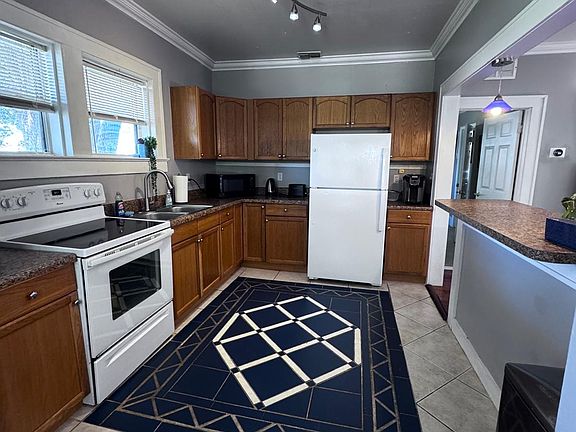 4th image of 4601 Beach Blvd #B