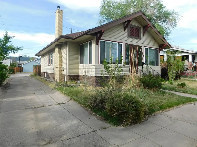 930 Ouray Ave — Photo 2