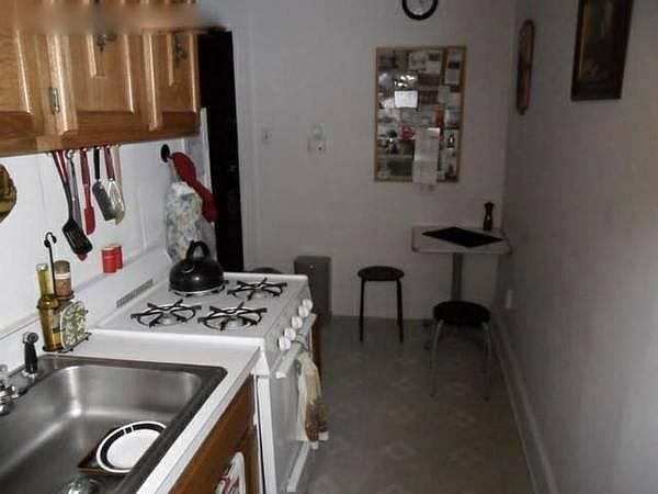 2nd image of 173 Summer St