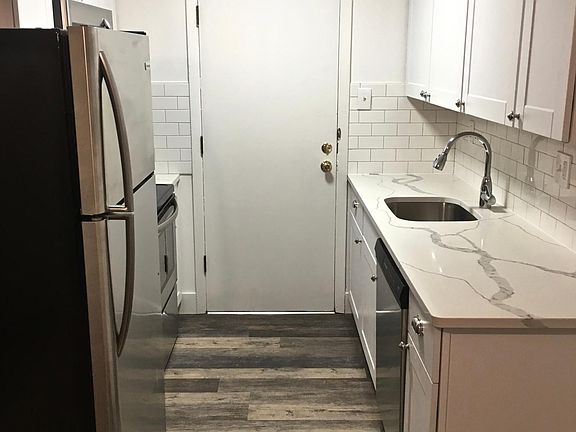 2nd image of 715 Lepere Ave APT B