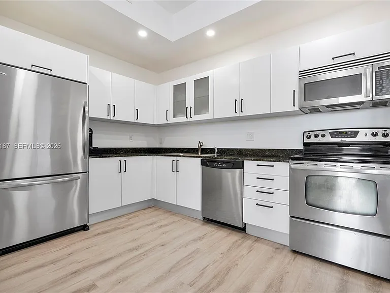 3250 Grand Ave #507 — Photo 3