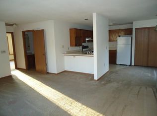 913 Fox Creek Dr APT 4, Watertown, WI 53098
