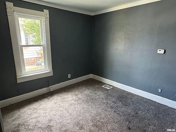 4th image of 920 S Matthew St