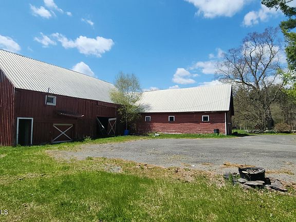 4th image of 293 Carl Road