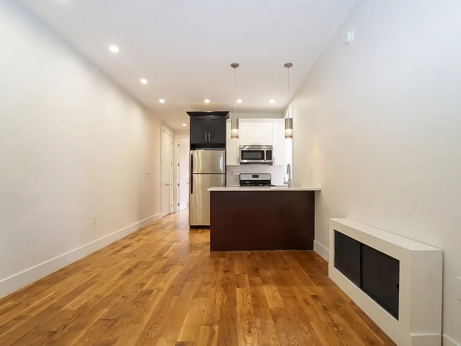 11 Maple Street — Photo 2