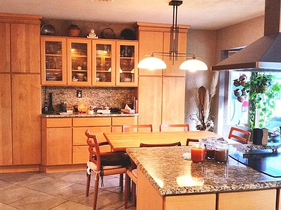 5th image of 194B Sterling Ct #100B