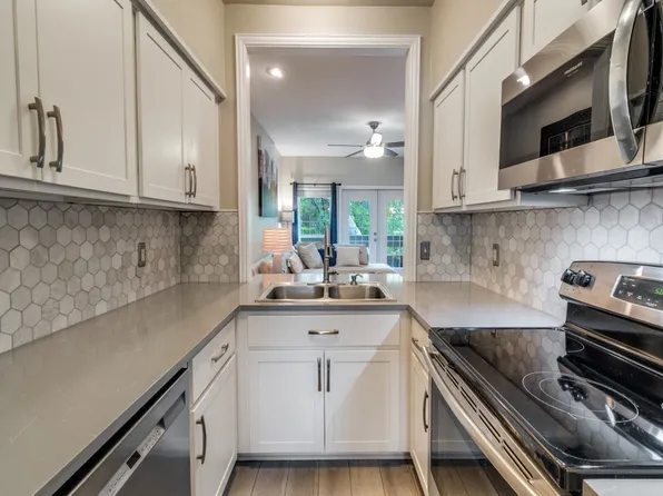 8550 Fair Oaks Xing APT 115, Dallas, TX 75243