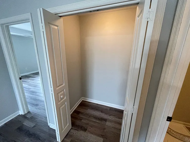 724 Llewellyn Ln — Photo 17
