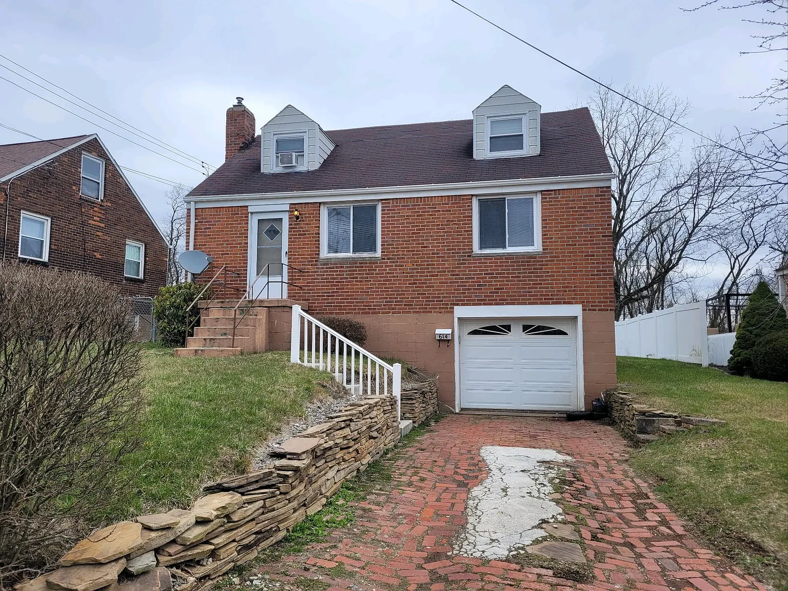 614 Overhill Dr photo 1