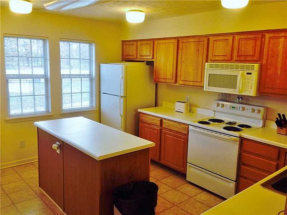 3rd image of 2370 Fairway Dr #209