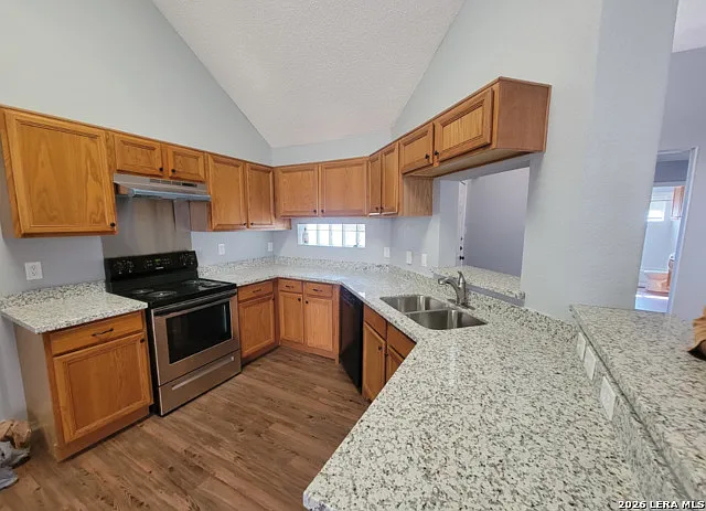 3 bed, 2.0 bath, 1628 sqft, $1,785 — Photo 3