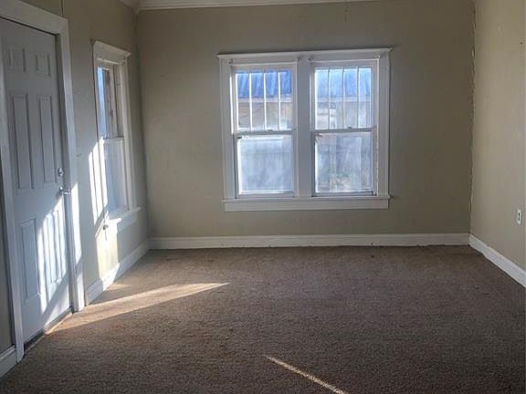 3rd image of 1004 N Beard Ave
