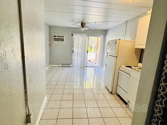 5th image of 1023 Locust St NE APT 2