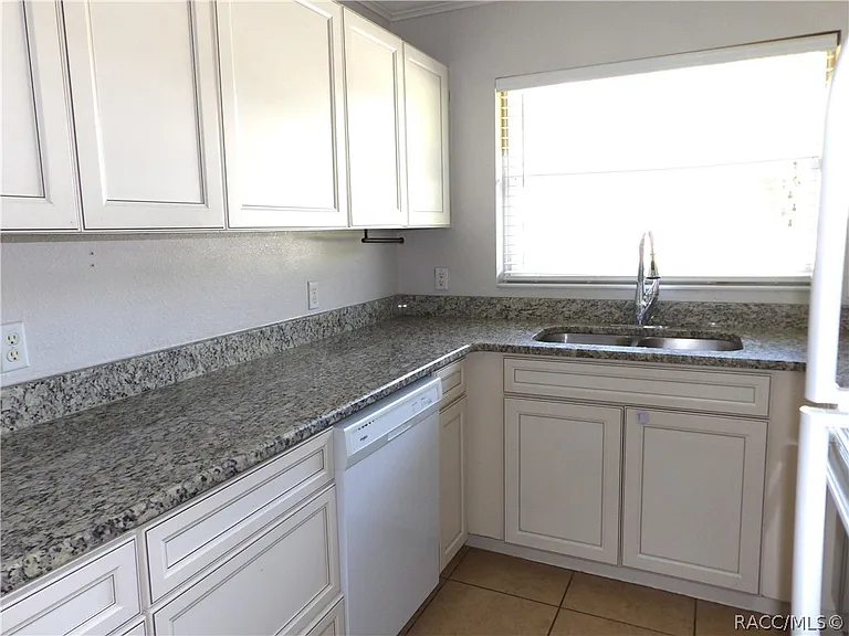 1006 Sherwood Ave — Photo 8