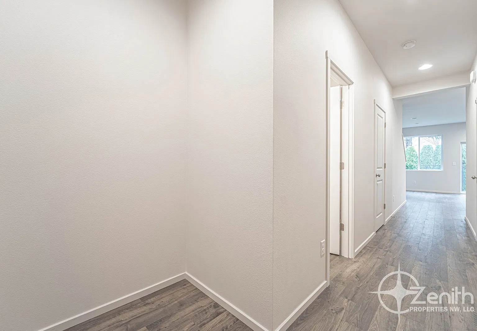 3 bed, 2.5 bath, 1352 sqft, $2,095 — Photo 4