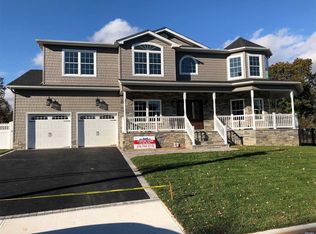 126 Taft Ave, Merrick, NY 11566