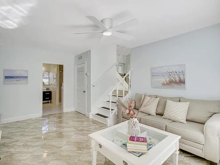 1310 Manor Dr — Photo 4