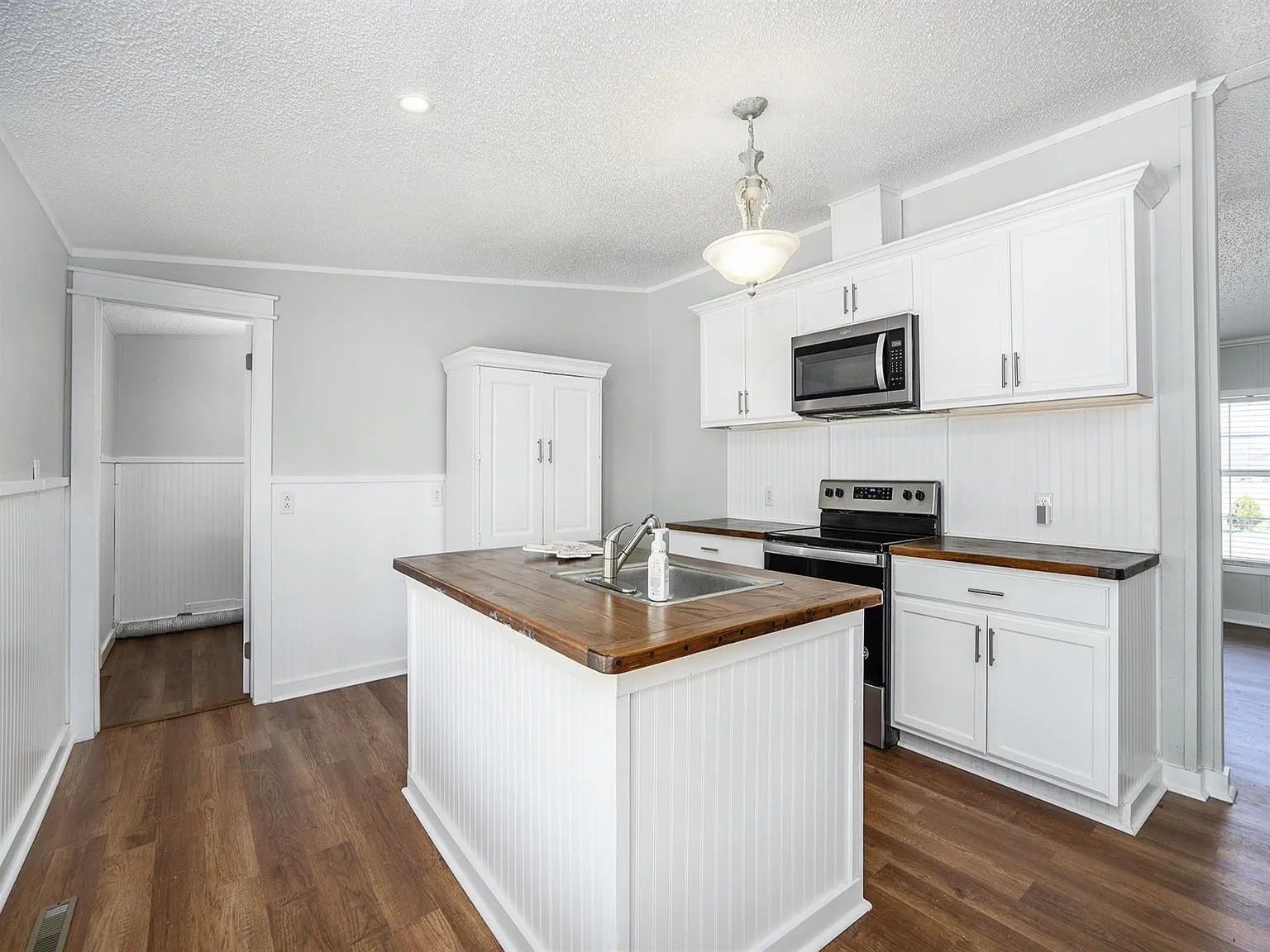 4 bed, 2128 sqft, $1,750 — Photo 4