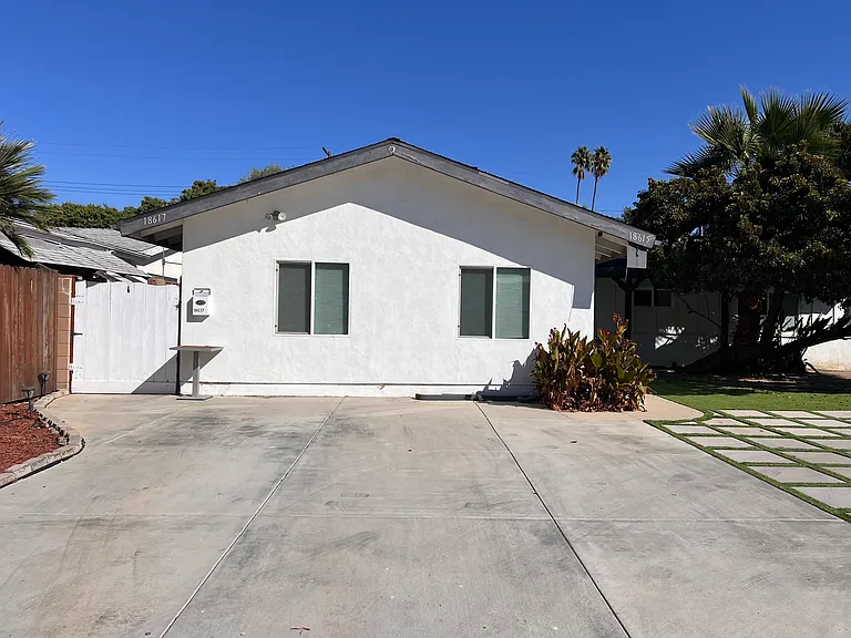 18617 Community St — Photo 10