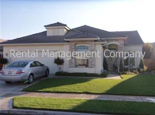 5526 N Cresta Ave, Fresno, CA
