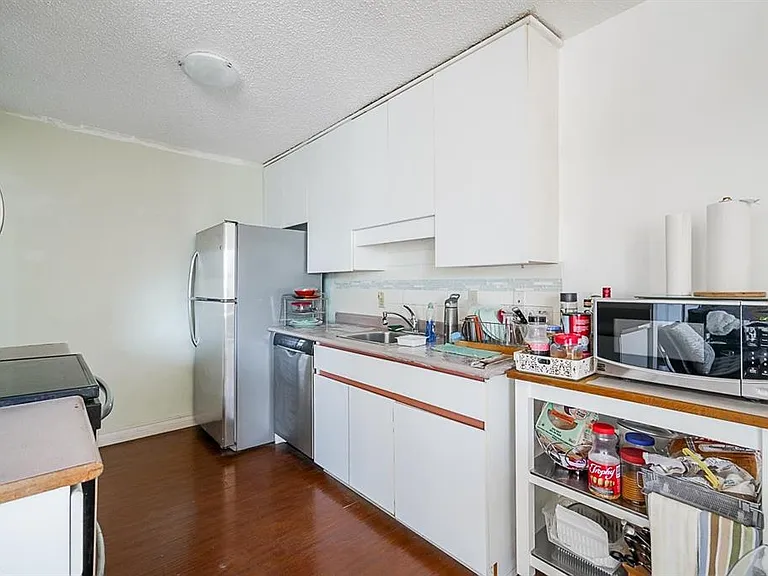 236 W 2nd St #109 — Photo 8