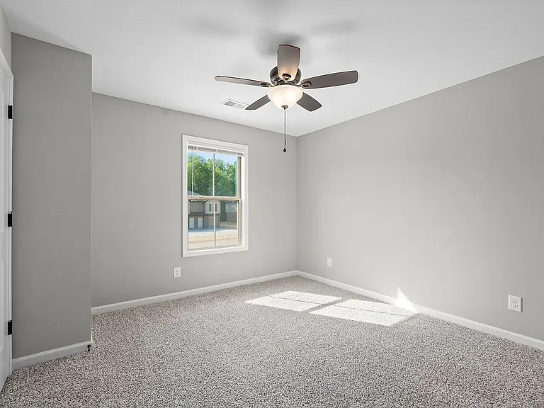260 Smithson Ln — Photo 16