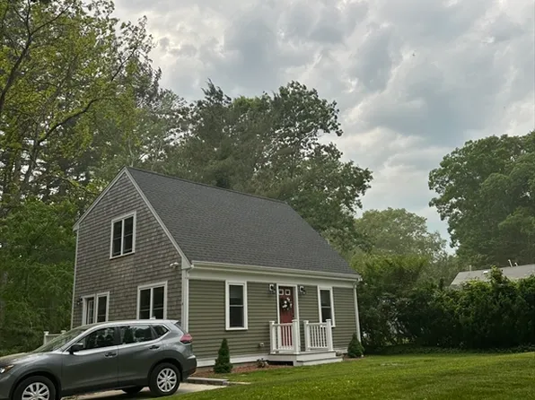 4 Upton St, Hanson, MA 02341